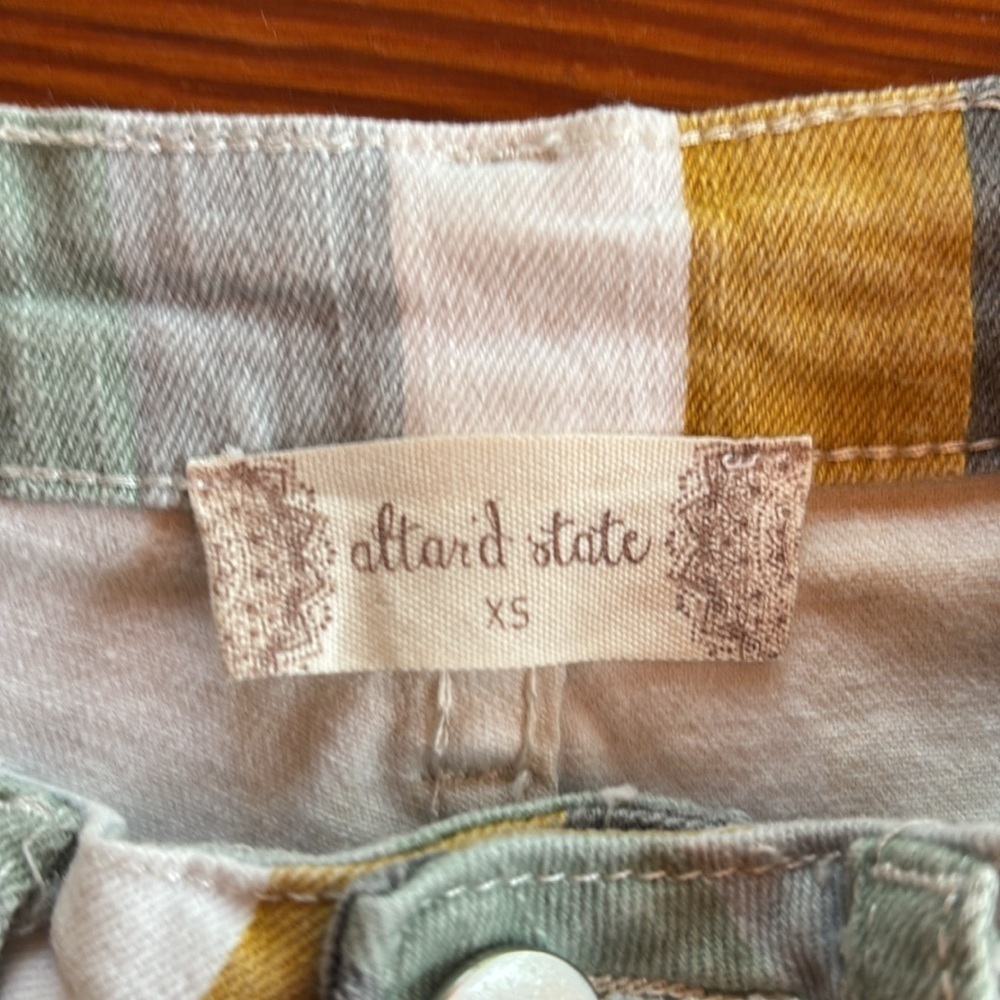 Altar'd State Girls Shorts W/Stripes White Gold Blue Green Gray Frayed Size XS - Picture 2 of 10